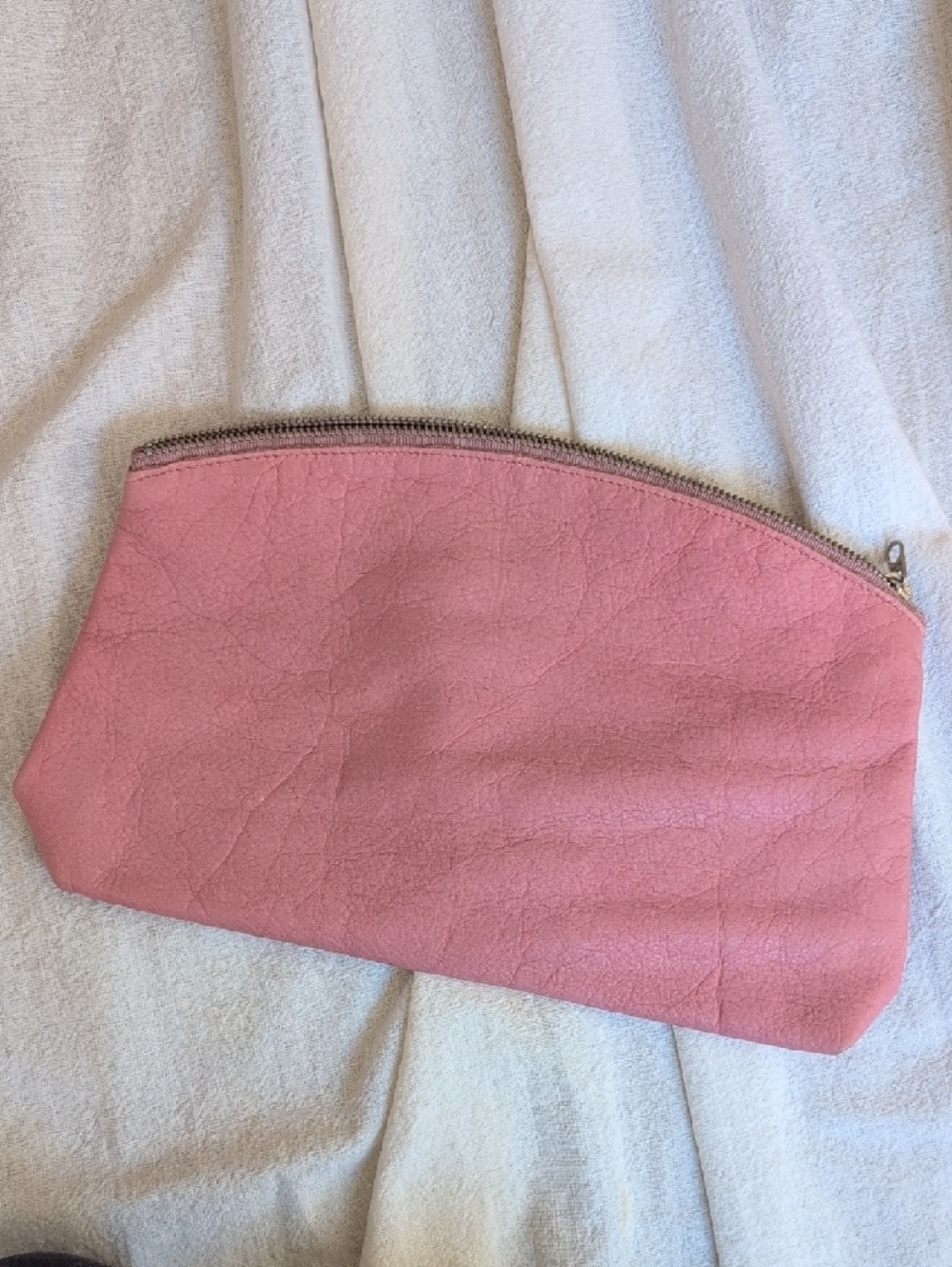 Baggu Blush Leather Clutch - Picture 4 of 8
